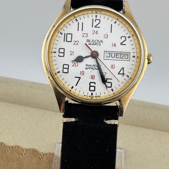 Vintage BulovaP9 Railroad Approved Quartz Watch Day and Date - Picture 4 of 8